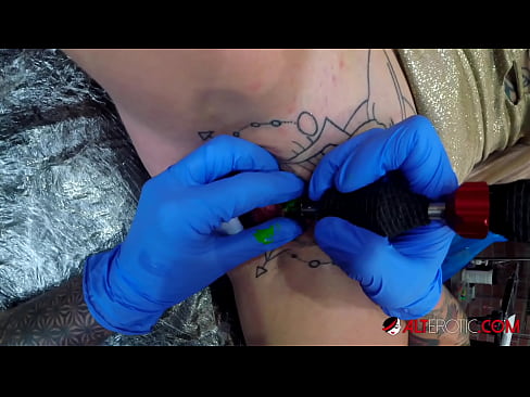 ❤️ Sully Savage, une chaudasse extrêmement tatouée, s'est fait tatouer le clitoris. ❌ Porno de qualité at us fr.sfera-uslug39.ru  ❌❤